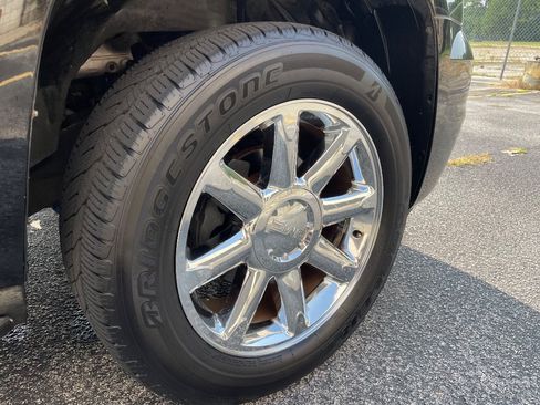 Used 2013 GMC Yukon XL Denali RWD image 12