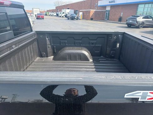 Used 2025 Chevrolet Silverado 1500 LT w/ Convenience Package II image 4