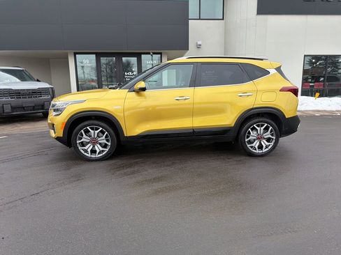 Certified 2023 Kia Seltos SX w/ SX Sunroof Package image 2
