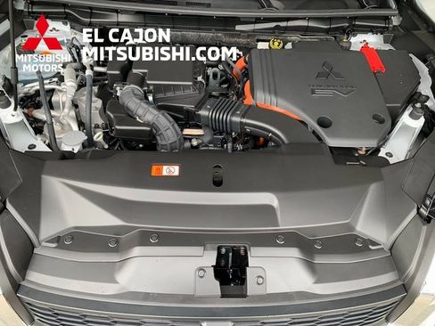 New 2025 Mitsubishi Outlander SE image 24