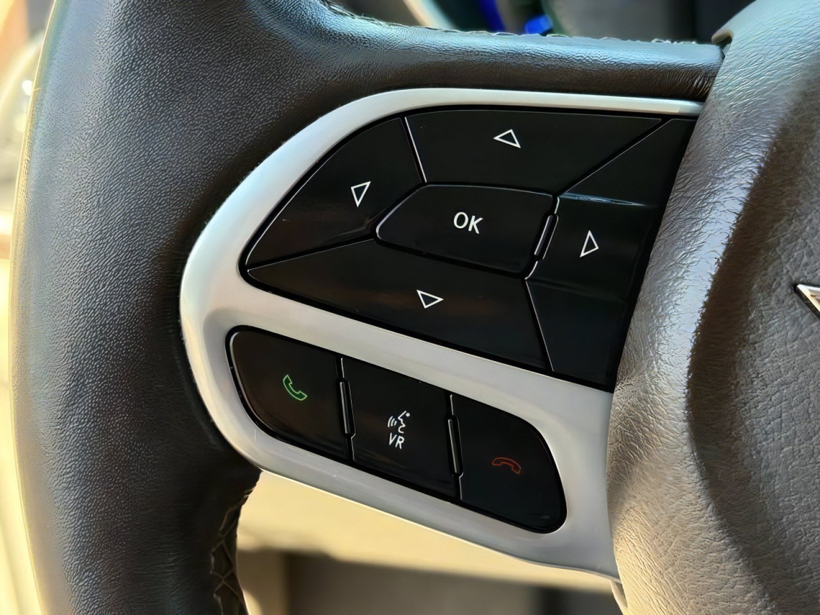 Used 2021 Chrysler Pacifica Touring-L w/ Uconnect Theater Family Group FWD image 25