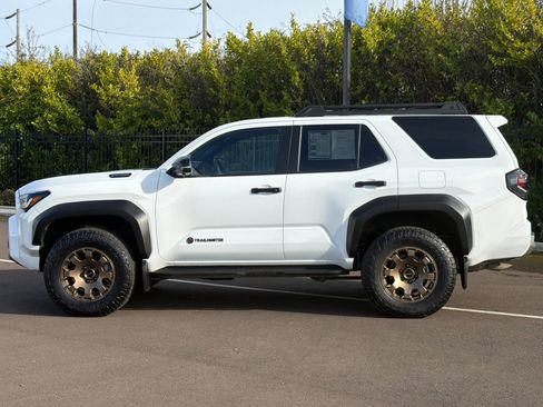 Used 2025 Toyota 4Runner Trailhunter image 7