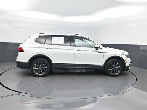 Used 2022 Volkswagen Tiguan SE image 37