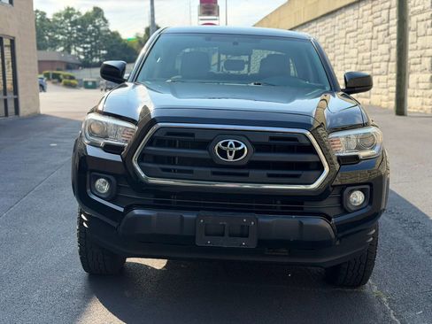 Used 2017 Toyota Tacoma SR5 w/ Tow Package AWD/4WD image 4