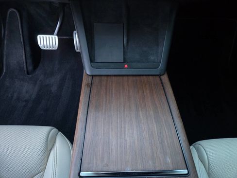 Used 2022 Tesla Model X image 32