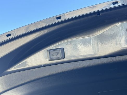 Used 2018 Toyota RAV4 XLE AWD/4WD image 41