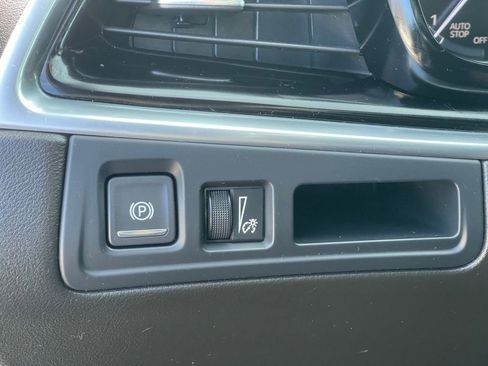 Used 2023 Cadillac XT6 Premium Luxury image 16