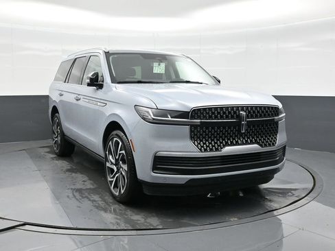New 2026 Lincoln Navigator Reserve AWD/4WD image 15