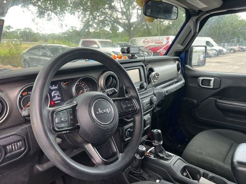 Used 2018 Jeep Wrangler Unlimited Sport AWD/4WD image 9