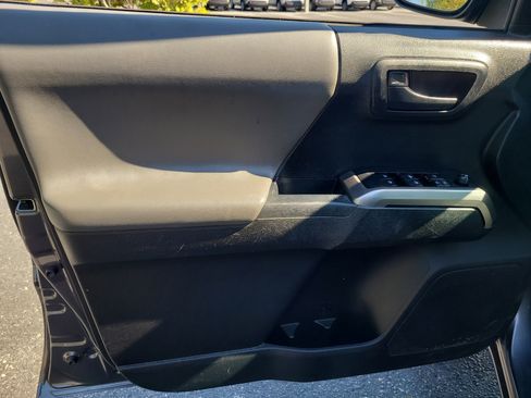 Certified 2021 Toyota Tacoma SR5 image 16