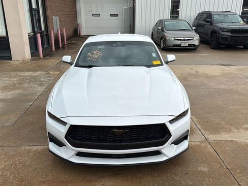 Used 2025 Ford Mustang Premium RWD image 10