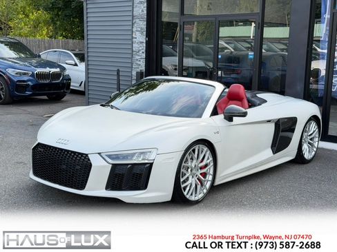 Used 2017 Audi R8 V10 w/ Carbon Exterior Package AWD/4WD image 12