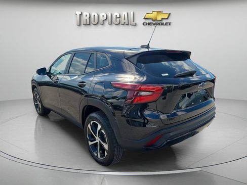 Used 2025 Chevrolet Trax RS w/ Driver Confidence Package FWD image 3
