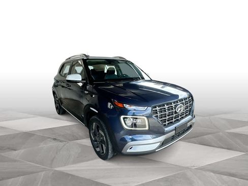 Used 2023 Hyundai Venue Limited w/ Cargo Package FWD image 2