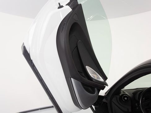 Used 2022 McLaren GT image 10