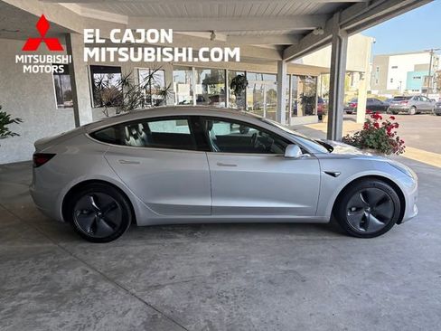 Used 2018 Tesla Model 3 Long Range RWD image 2