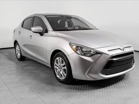 Used 2018 Toyota Yaris iA FWD image 11