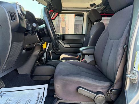 Used 2013 Jeep Wrangler Unlimited Sport w/ Connectivity Group AWD/4WD image 9