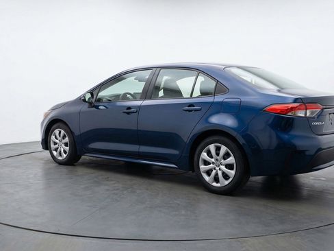 Used 2025 Toyota Corolla LE FWD image 5