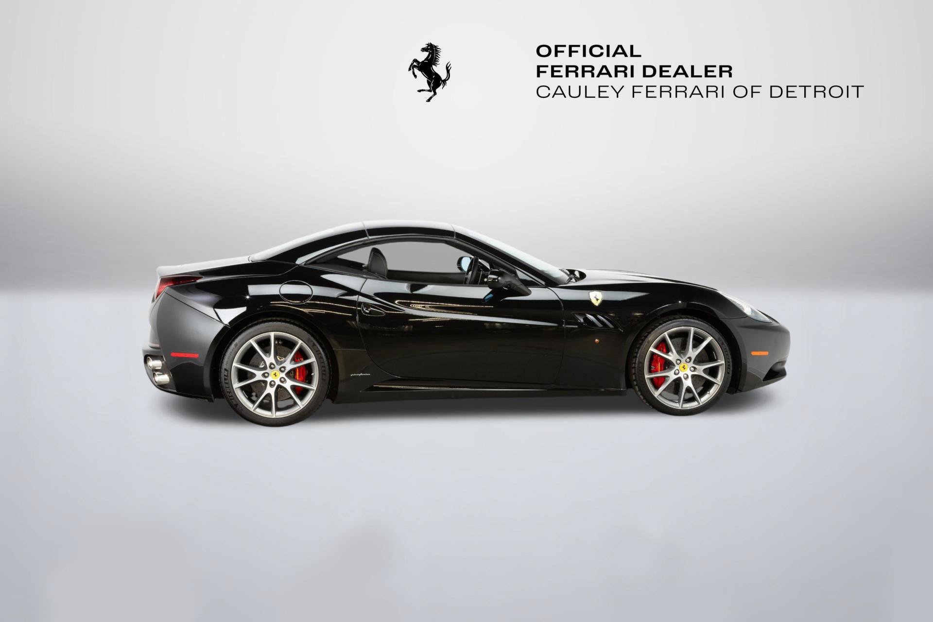 Used 2010 Ferrari California RWD image 17