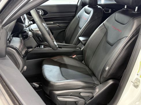 Used 2024 Jeep Compass Trailhawk image 20