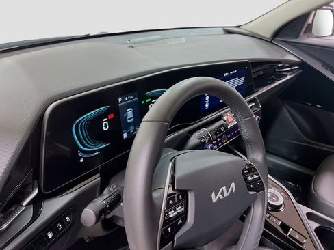 Certified 2023 Kia Niro EX image 9