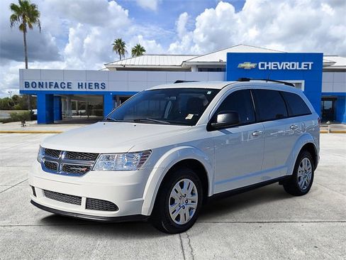 Used 2017 Dodge Journey SE w/ Flexible Seating Group image 2