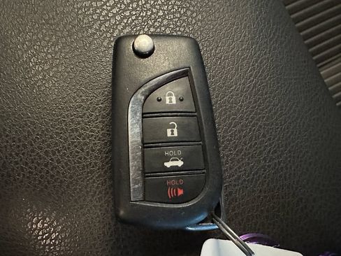 Used 2021 Toyota Camry SE AWD/4WD image 17