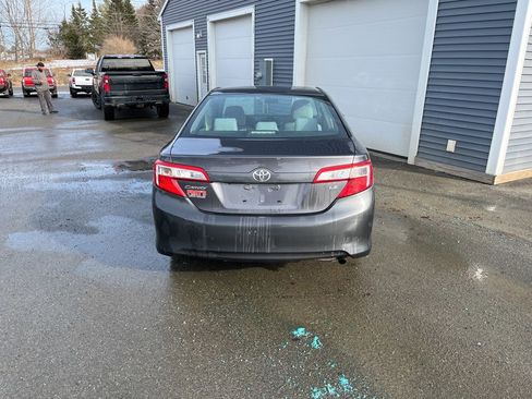 Used 2014 Toyota Camry LE image 3