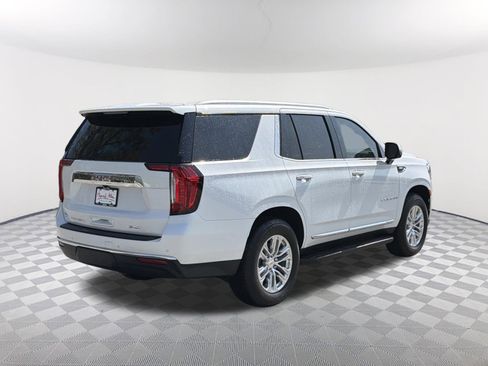 Used 2024 GMC Yukon SLT w/ SLT Luxury Package image 6
