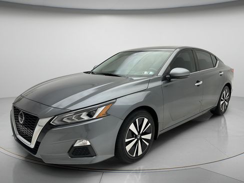 Used 2021 Nissan Altima 2.5 SV w/ SV Premium Package FWD image 3