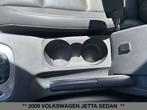 Used 2009 Volkswagen Jetta Sedan FWD image 27
