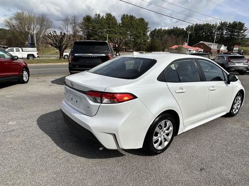 Used 2024 Toyota Corolla LE image 7
