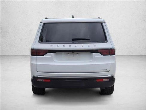 Used 2024 Jeep Wagoneer L Series II RWD image 6