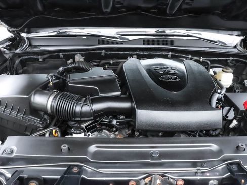 Used 2019 Toyota Tacoma Limited image 37