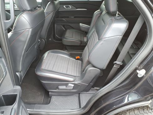 Certified 2025 Ford Explorer ST-Line image 6