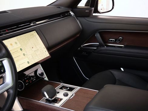 Used 2023 Land Rover Range Rover SE image 12