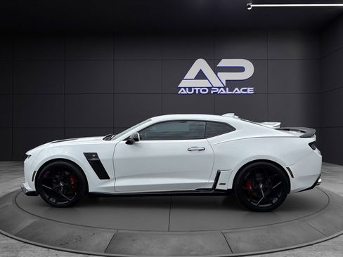 Used 2017 Chevrolet Camaro SS RWD image 7