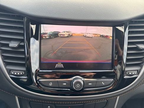 Used 2022 Chevrolet Trax LT w/ LT Convenience Package image 23