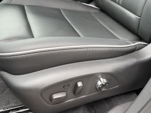 Used 2025 Buick Enclave Avenir w/ Super Cruise Package image 11