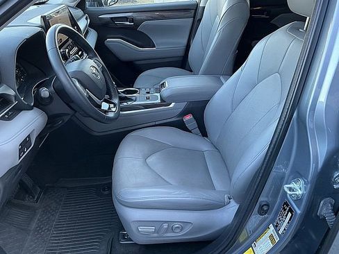 Used 2023 Toyota Highlander Limited image 15