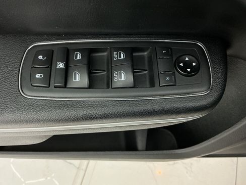 Used 2020 Dodge Charger SXT w/ Leather Interior Group RWD image 40