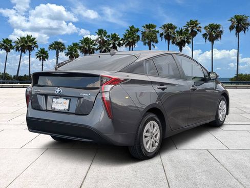 Used 2017 Toyota Prius Two FWD image 4