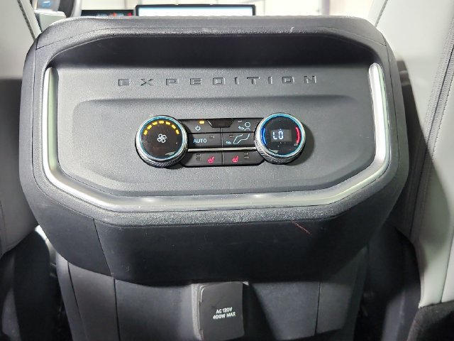 Used 2025 Ford Expedition Platinum w/ Driver's Package AWD/4WD image 40