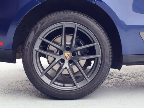 Certified 2023 Porsche Macan Turbo AWD/4WD image 27