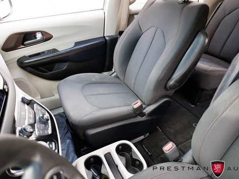 Used 2017 Chrysler Pacifica Touring image 30