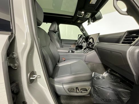 Used 2025 Lexus GX 550 image 19