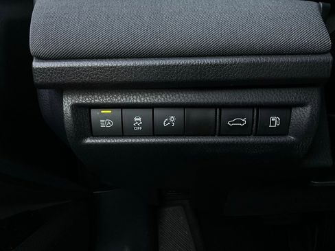 Used 2025 Toyota Camry LE image 21