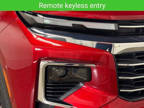 Certified 2025 Chevrolet Traverse LT w/ Sun and Wheel Package AWD/4WD image 12