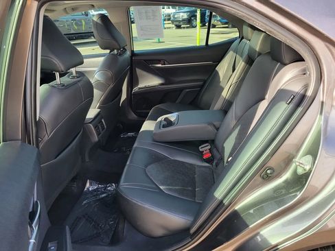 Used 2019 Toyota Camry XSE FWD image 5